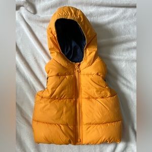 BabyGap Puffer Vest 6-12 months, Used in Excellent Condition